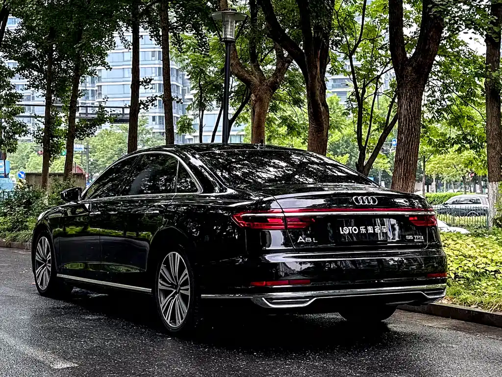 Audi A8 — фото 3