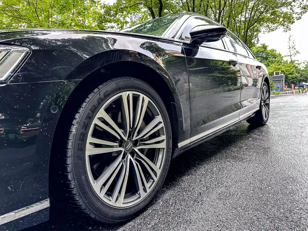 Audi A8 — фото 5