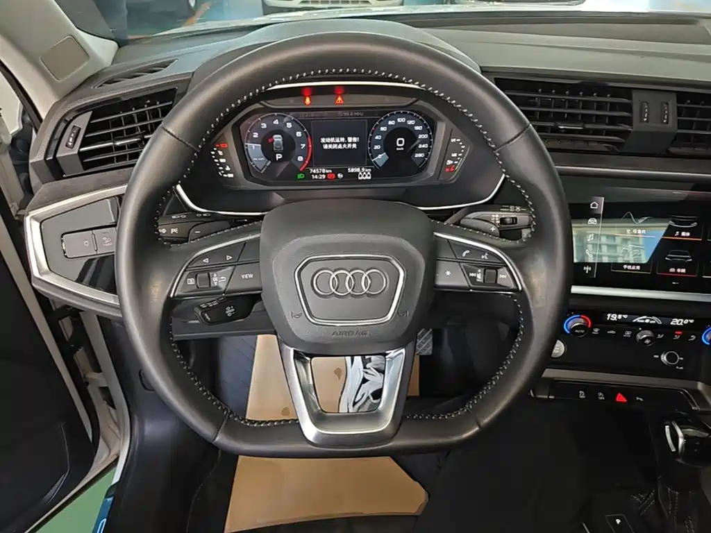 Audi Q3 — фото 11