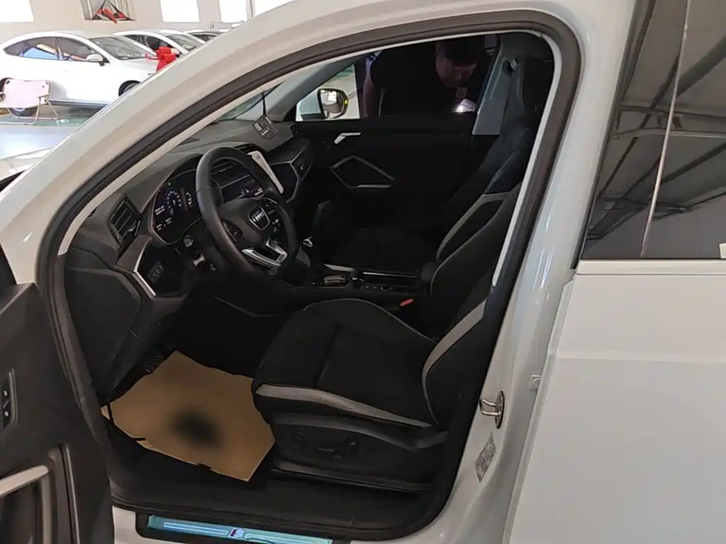 Audi Q3 — фото 16
