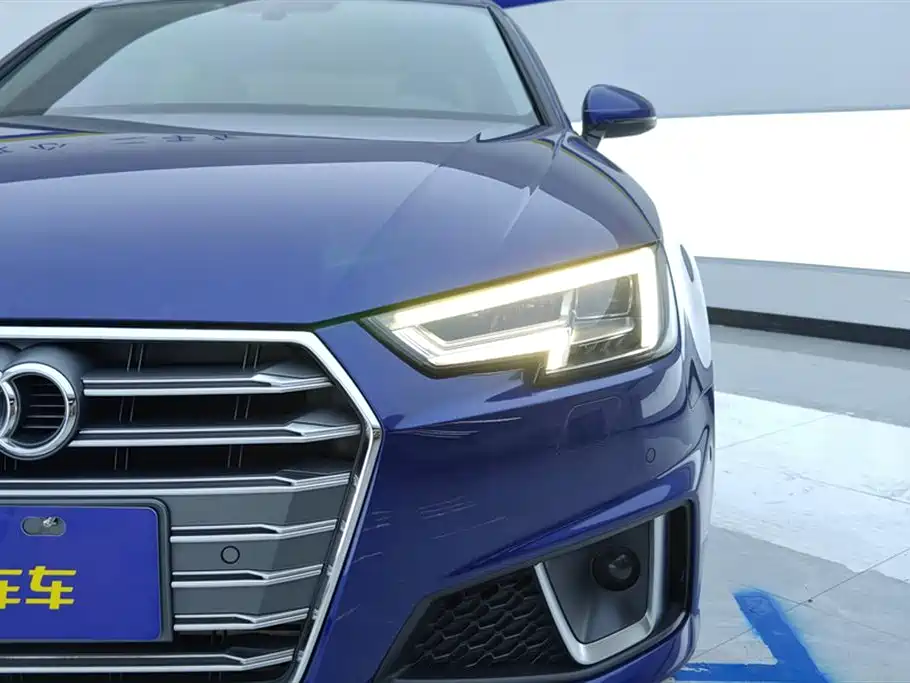 Audi A4L — фото 5