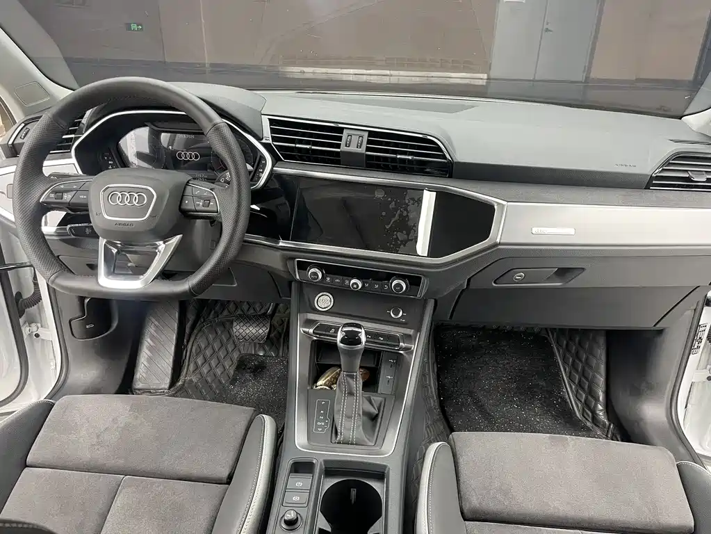 Audi Q3 — фото 14