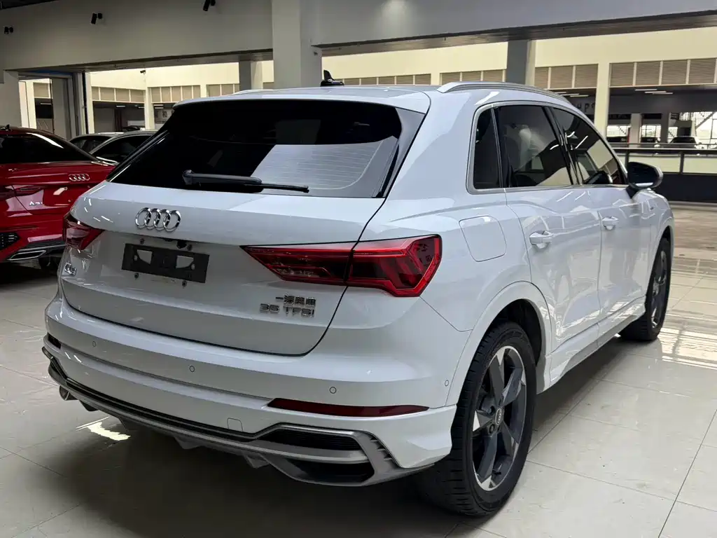 Audi Q3 — фото 18