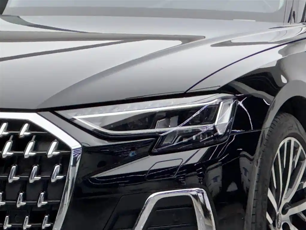 Audi A8 — фото 3
