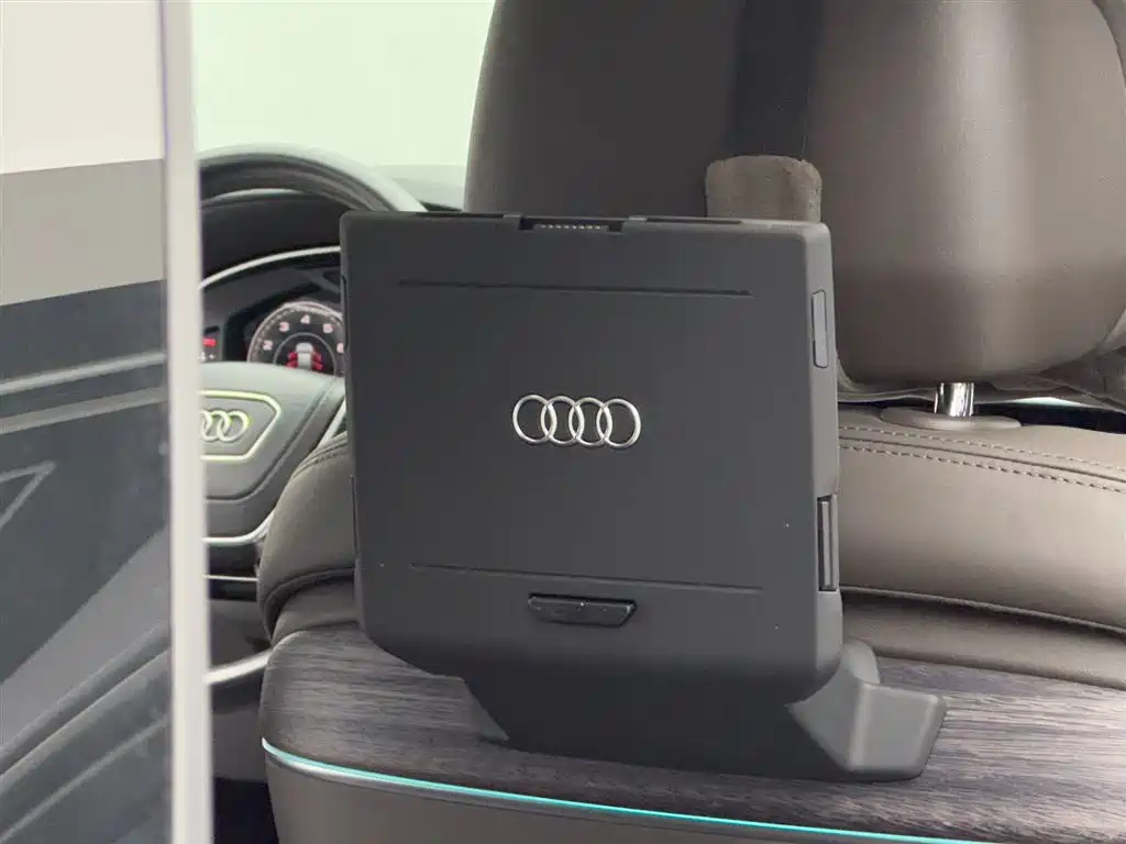 Audi A8 — фото 9