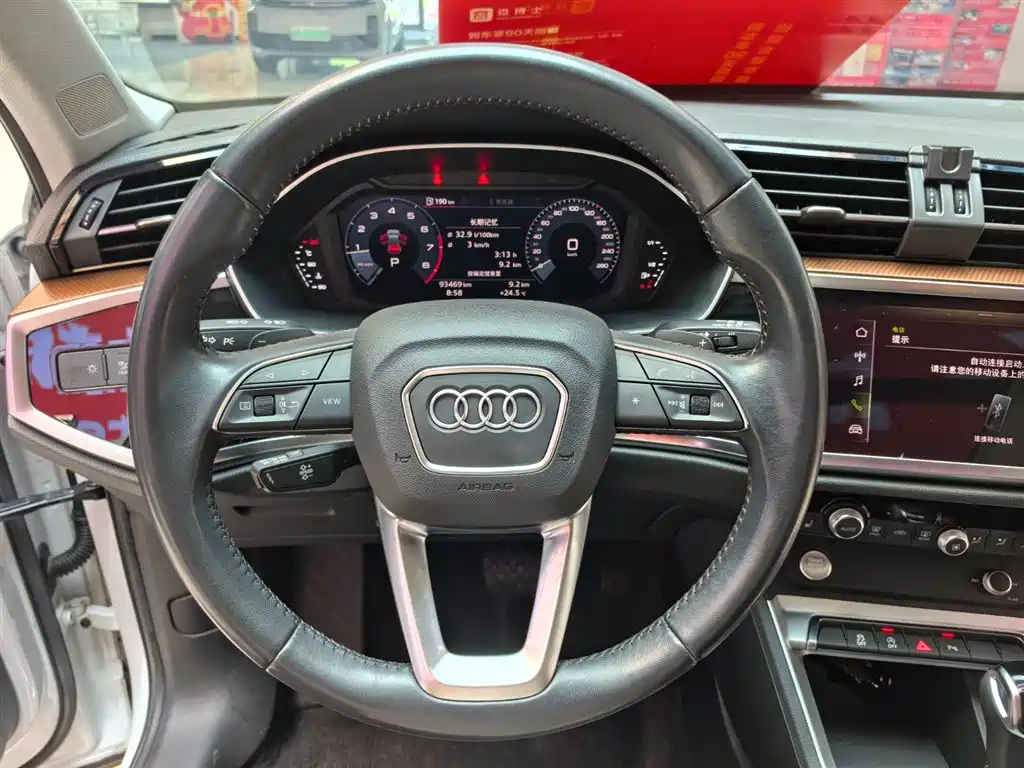Audi Q3 — фото 13