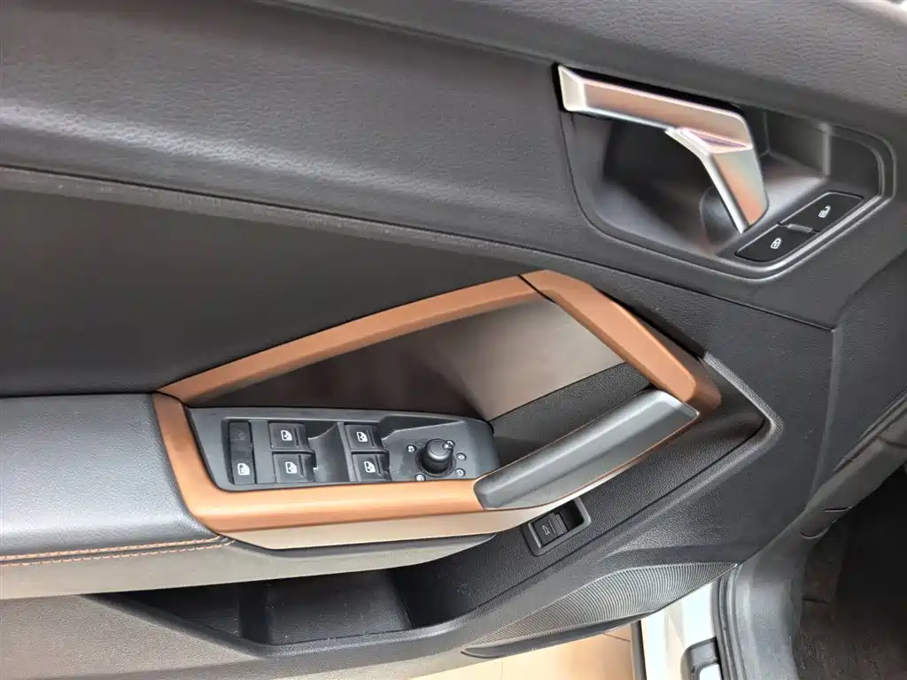 Audi Q3 — фото 17