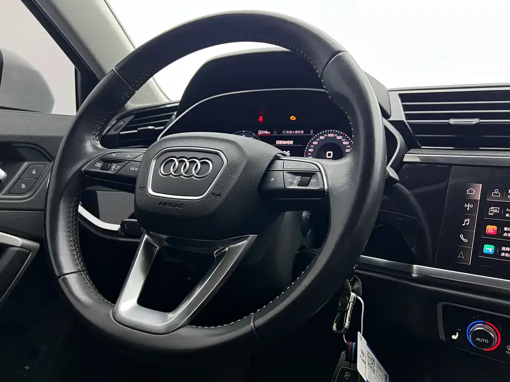 Audi Q3 — фото 22