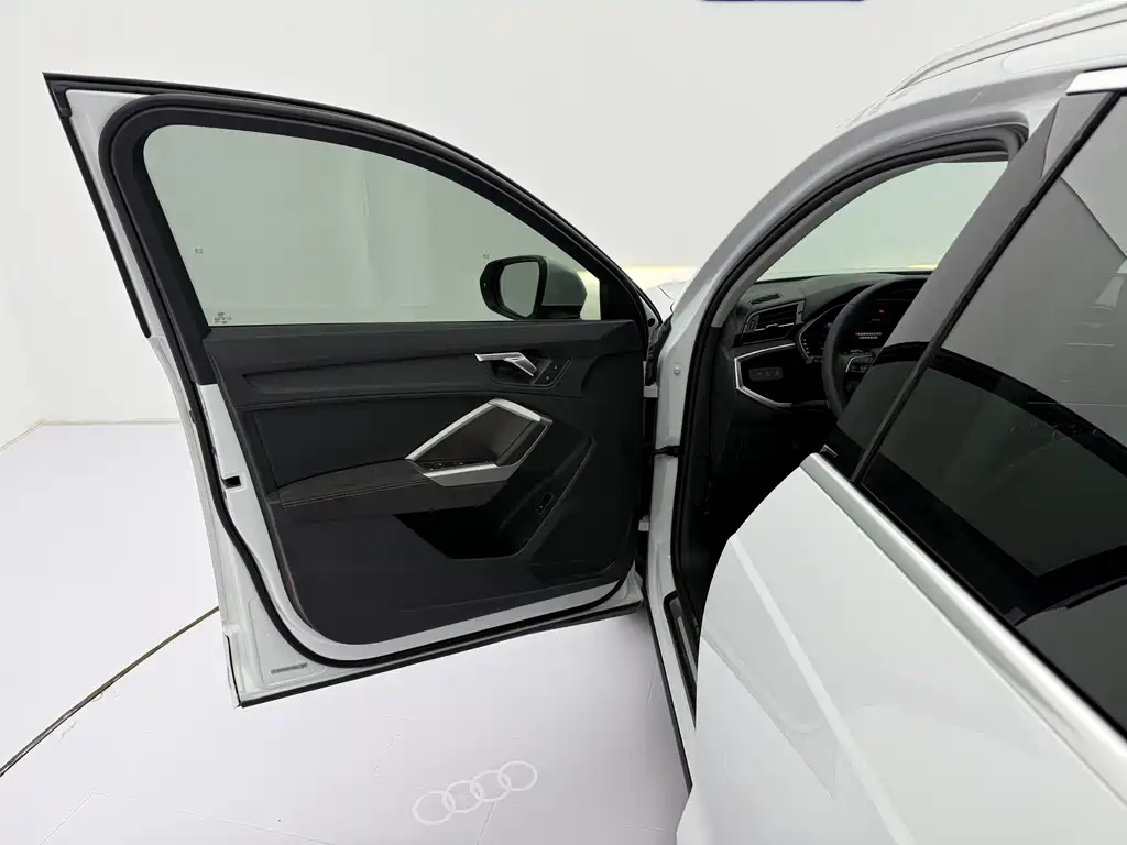 Audi Q3 — фото 21