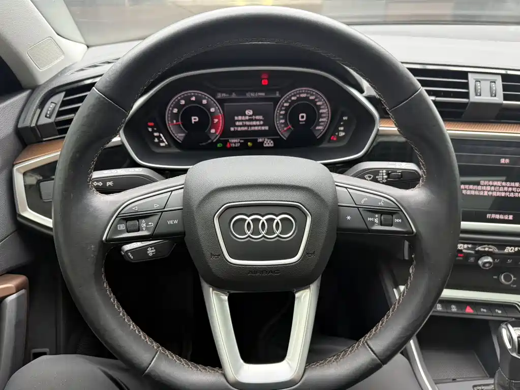 Audi Q3 — фото 15