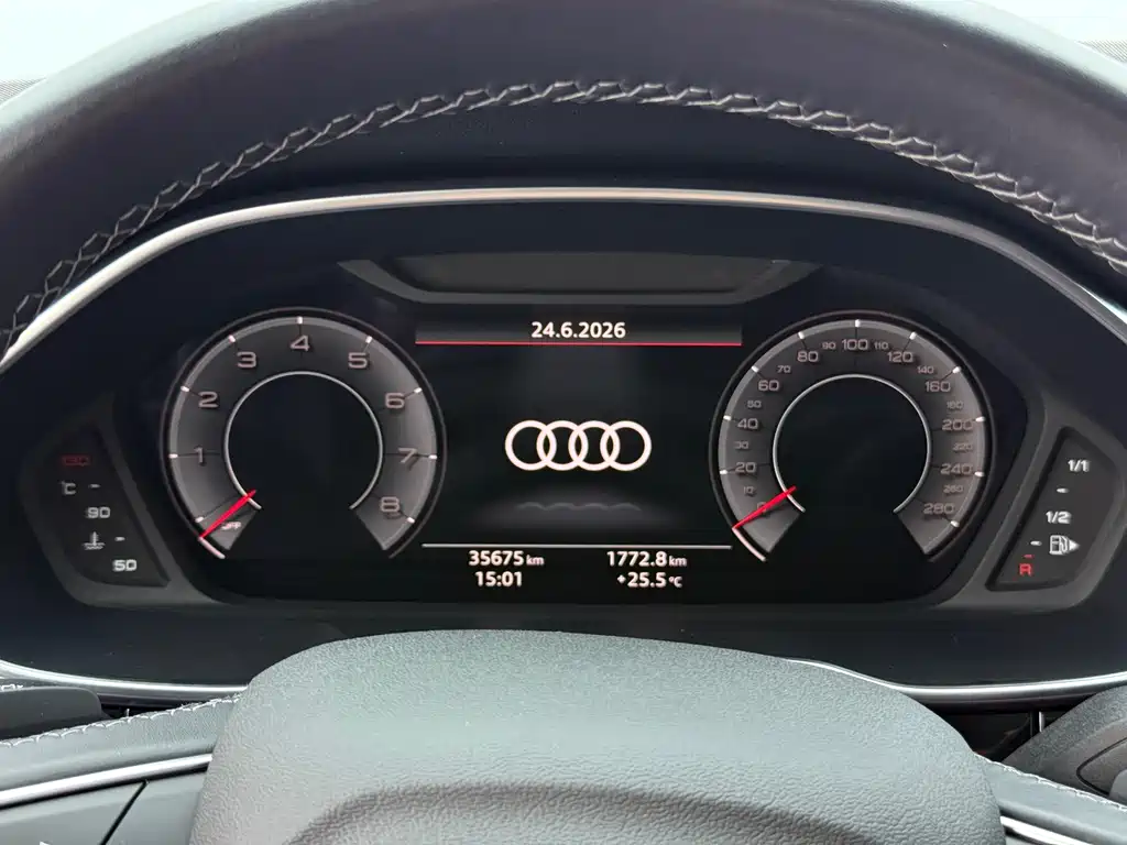 Audi Q3 — фото 18