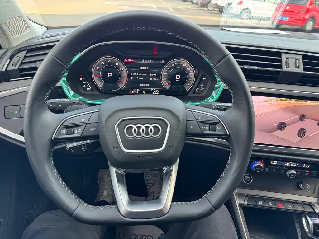 Audi Q3 — фото 14
