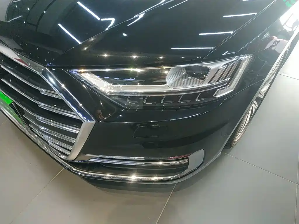 Audi A8 — фото 18