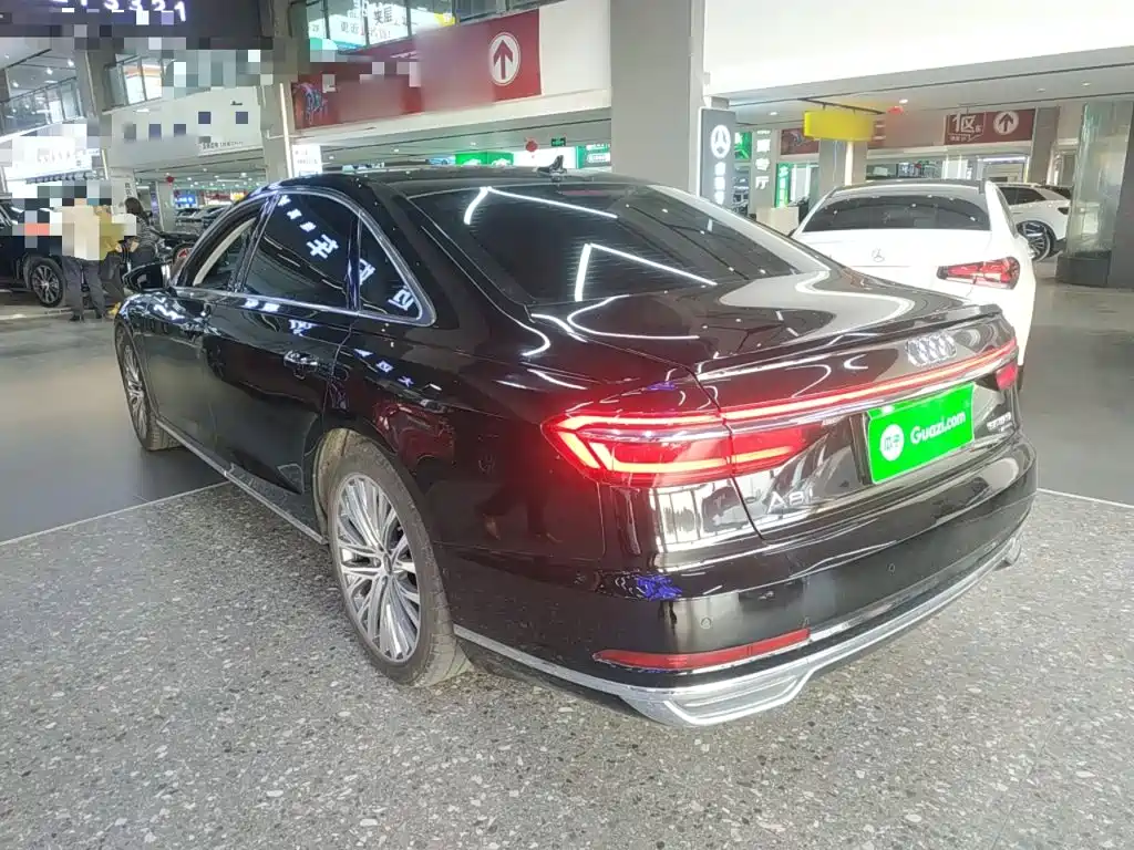 Audi A8 — фото 23