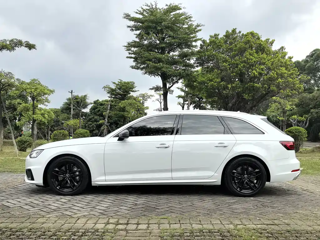 Audi A4 (Import) — фото 4