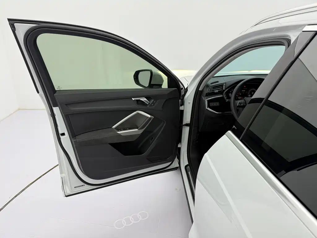Audi Q3 — фото 23