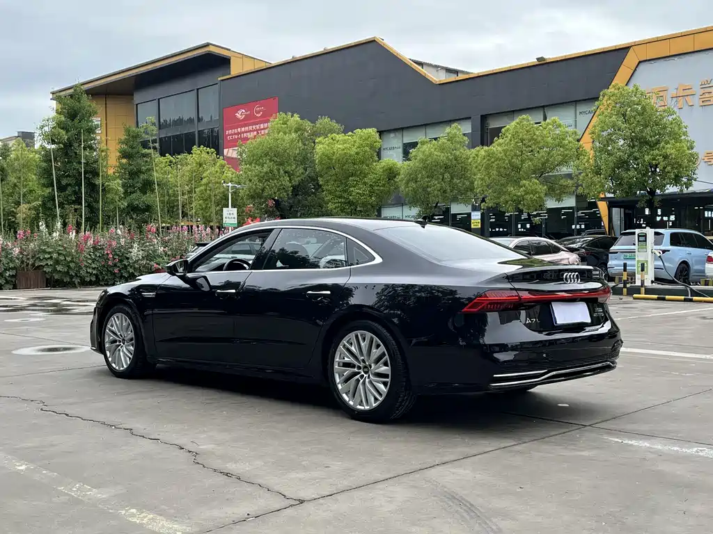 Audi A7L — фото 6