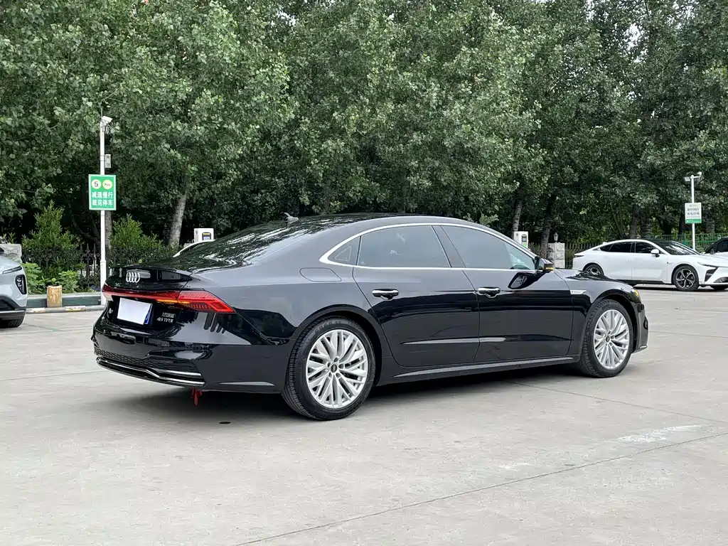 Audi A7L — фото 6