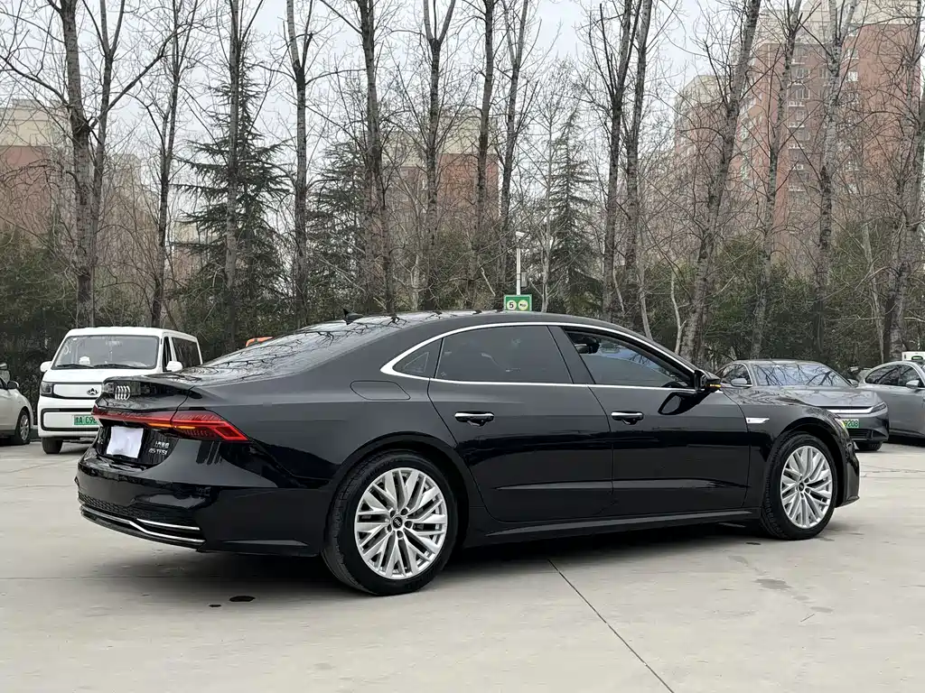 Audi A7L — фото 5