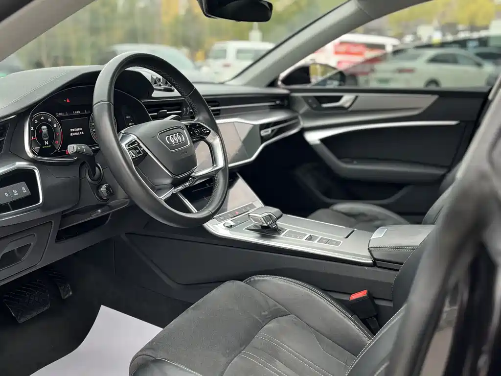 Audi A7L — фото 8