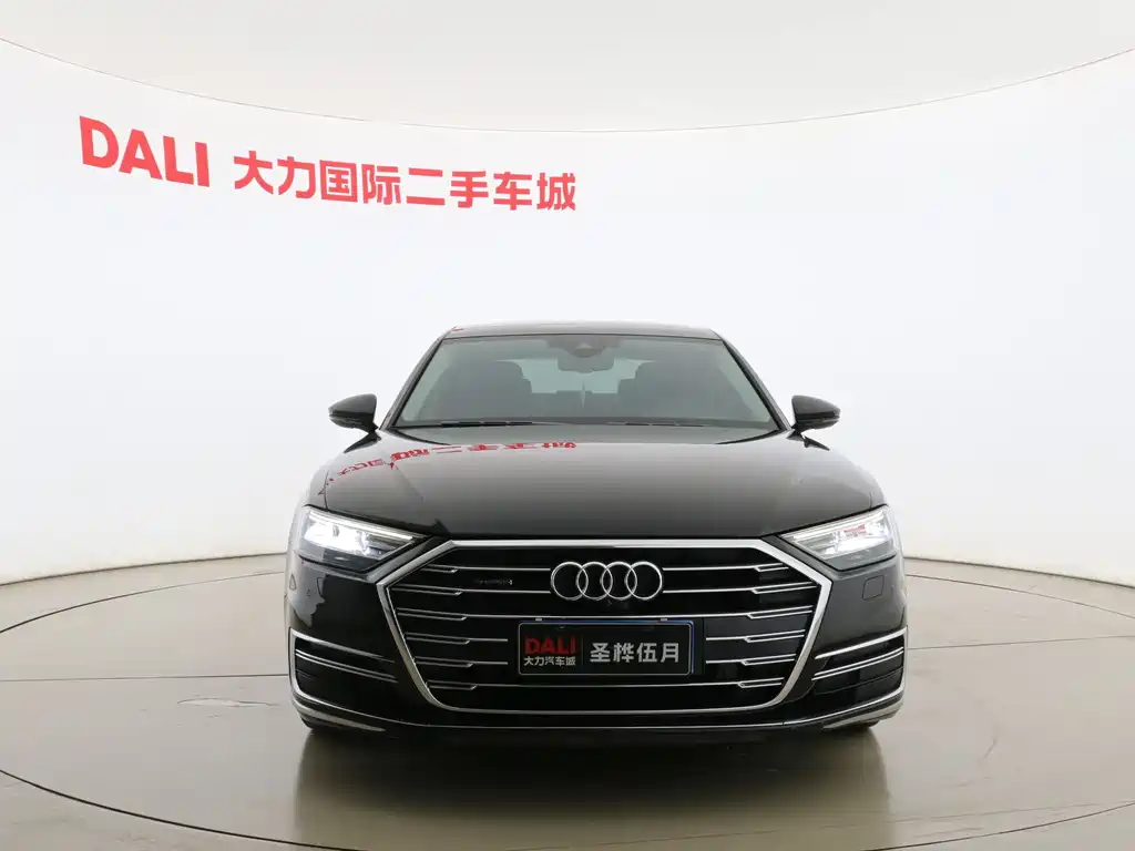 Audi A8 — фото 2