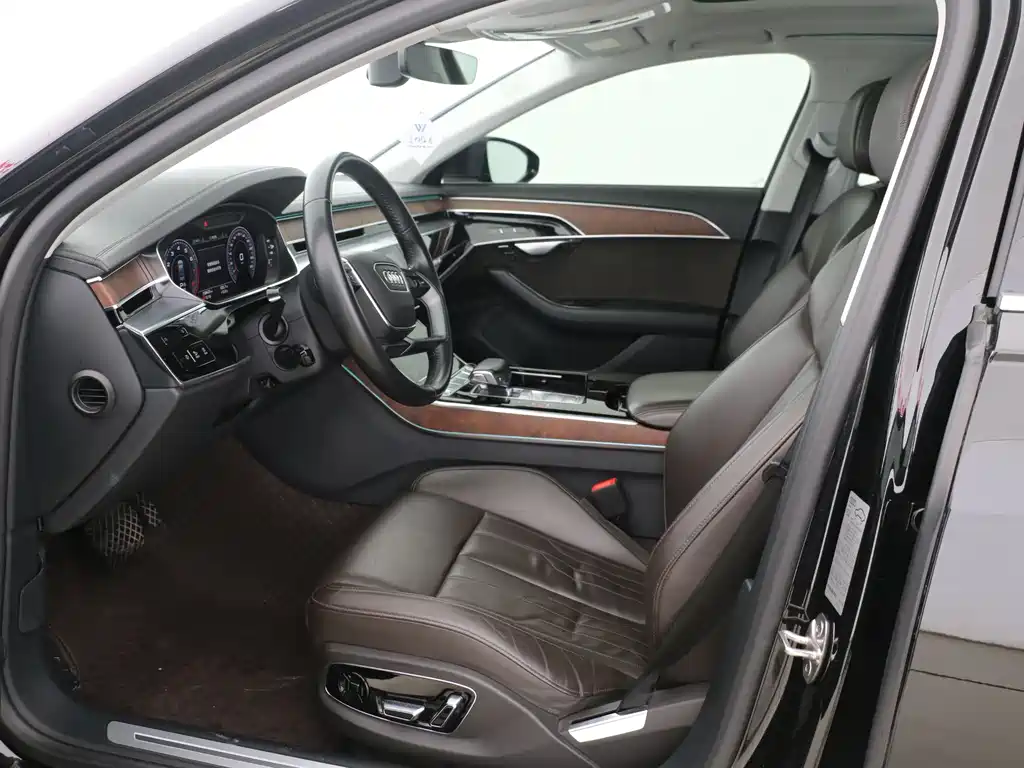 Audi A8 — фото 4