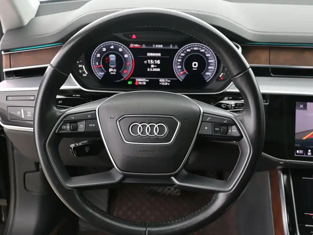 Audi A8 — фото 5