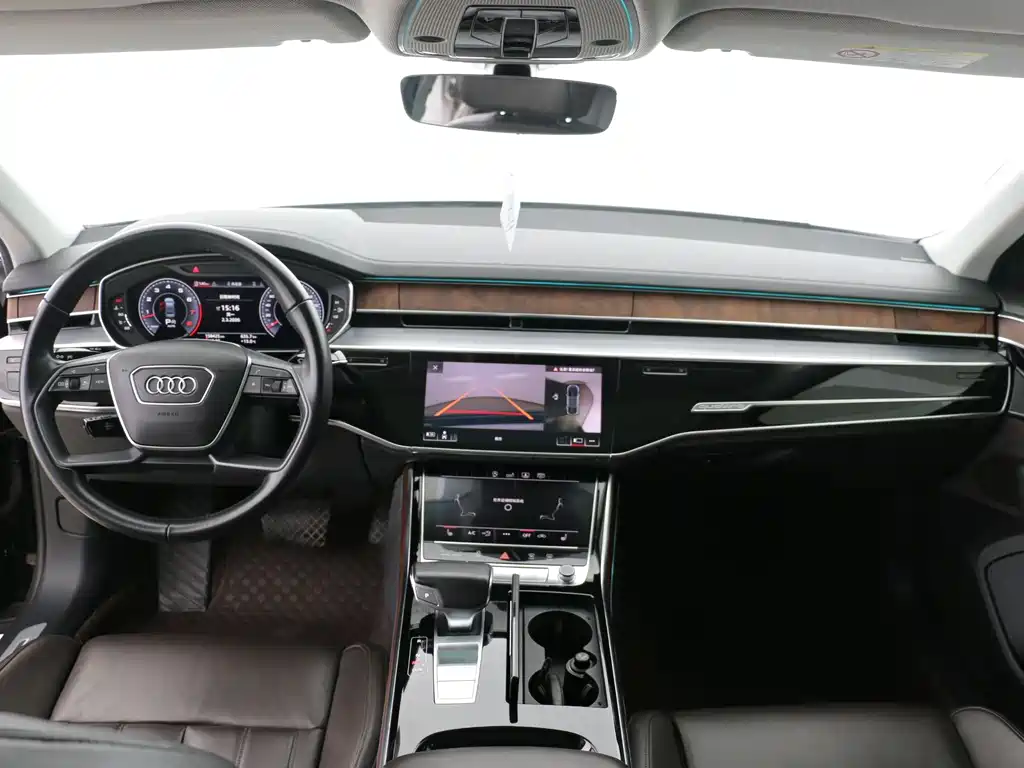Audi A8 — фото 9