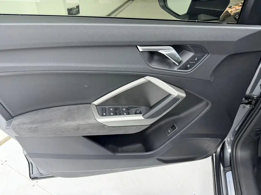Audi Q3 — фото 11