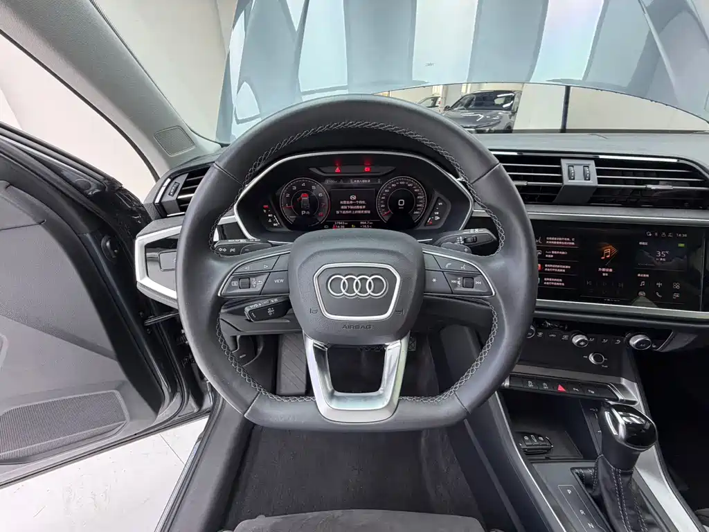 Audi Q3 — фото 10