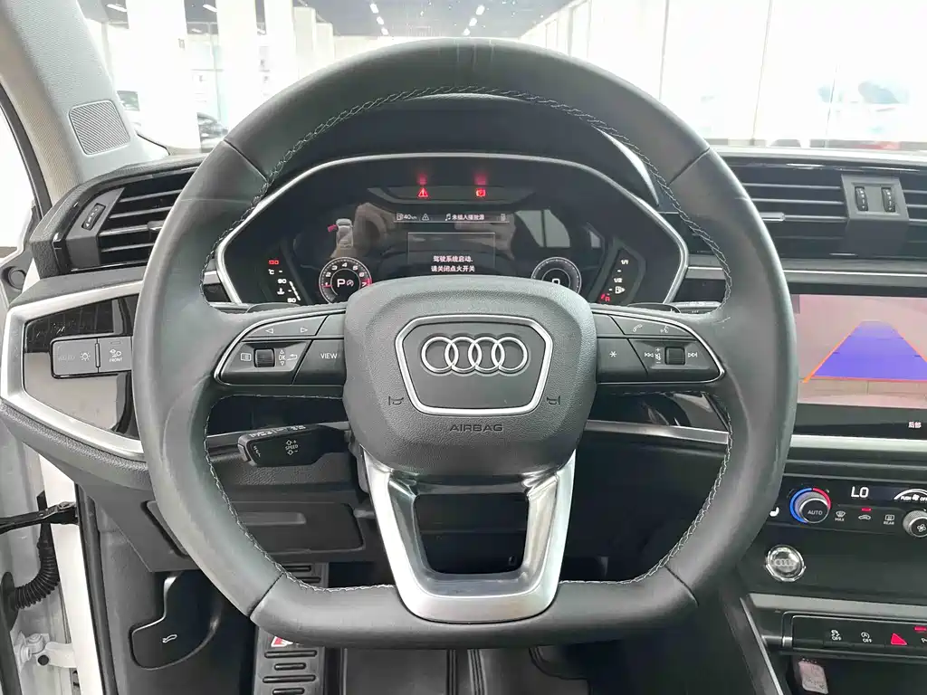 Audi Q3 — фото 8