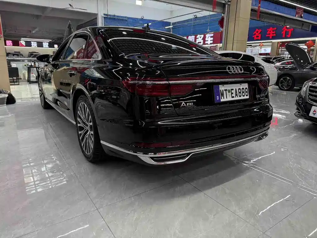 Audi A8 — фото 10