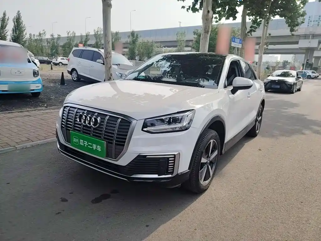 Audi Q2L e-tron — фото 2