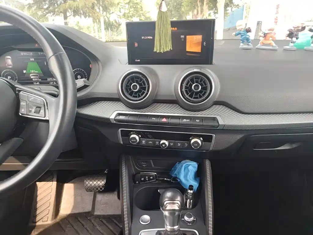 Audi Q2L e-tron — фото 13