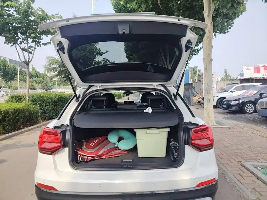 Audi Q2L e-tron — фото 19