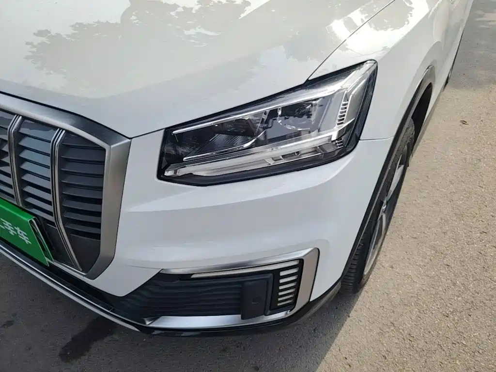 Audi Q2L e-tron — фото 24