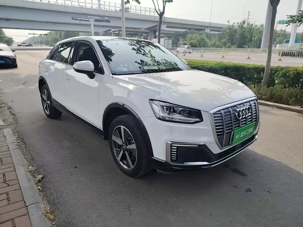 Audi Q2L e-tron — фото 4