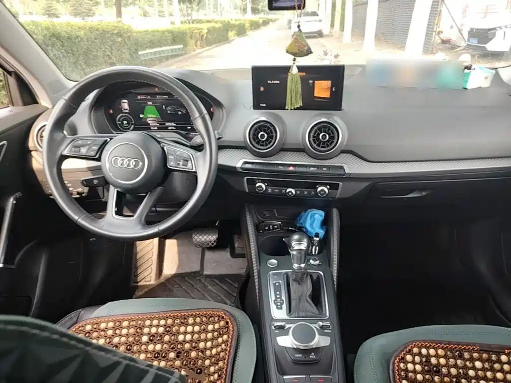 Audi Q2L e-tron — фото 10