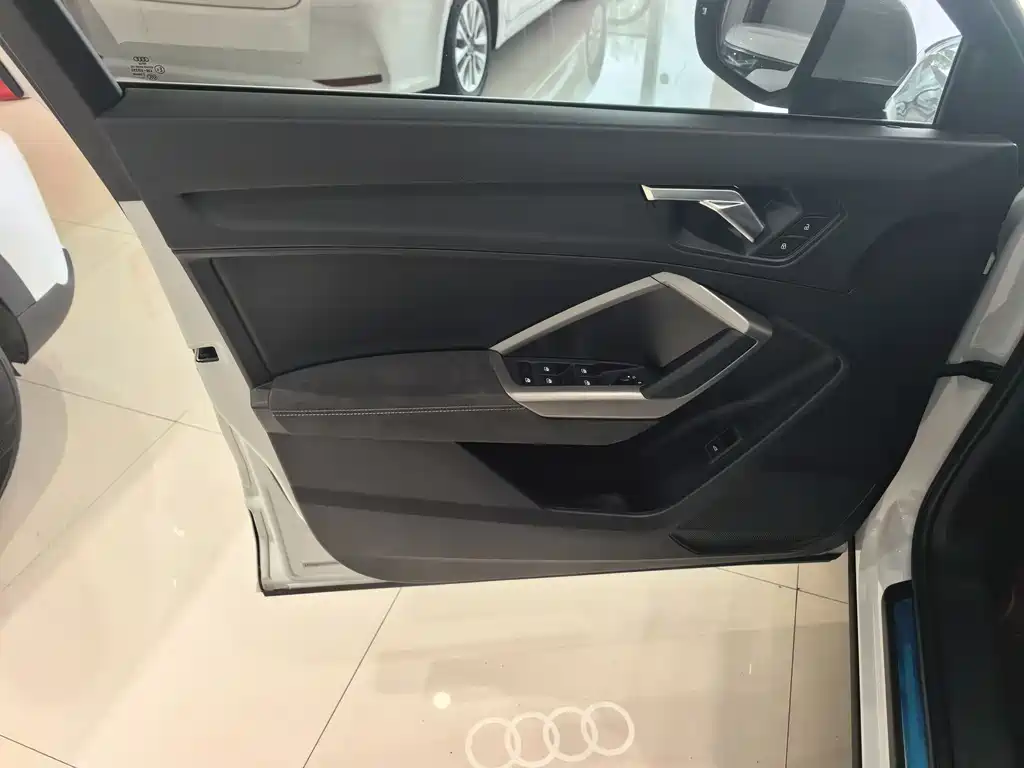 Audi Q3 — фото 4