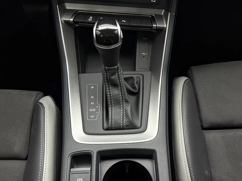 Audi Q3 — фото 13