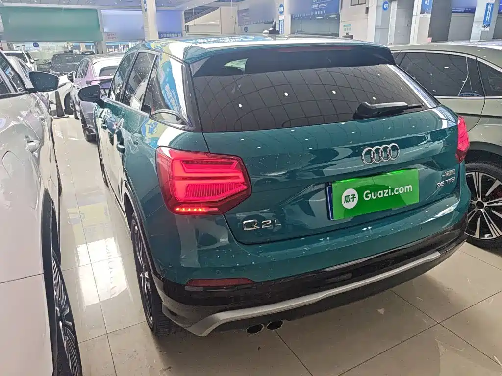 Audi Q2L — фото 23