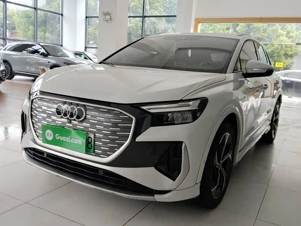Audi Q4 e-tron — фото 2