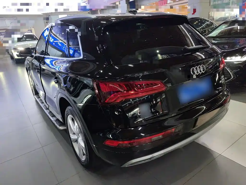 Audi Q5L — фото 5