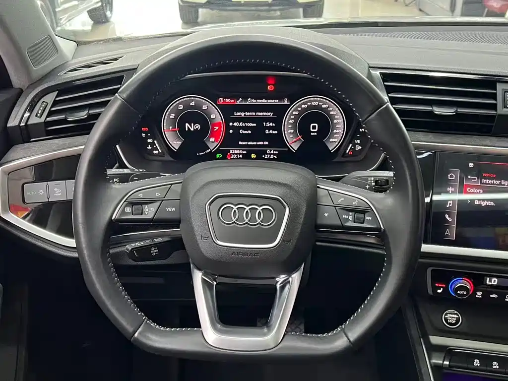 Audi Q3 — фото 11