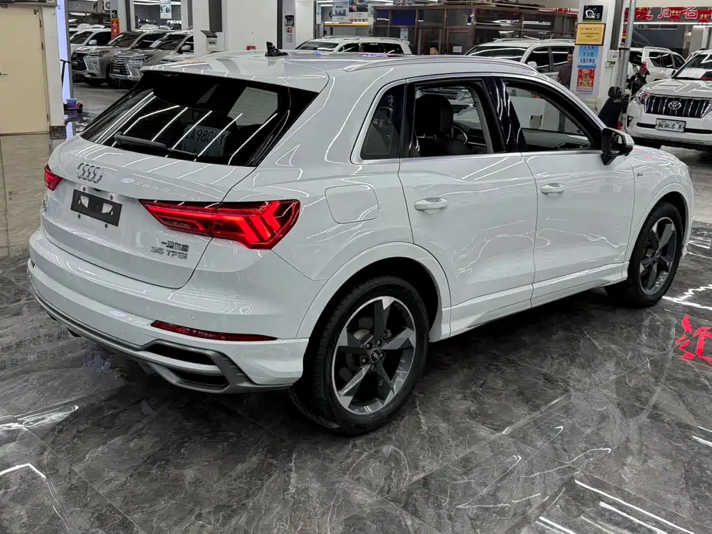 Audi Q3 — фото 5