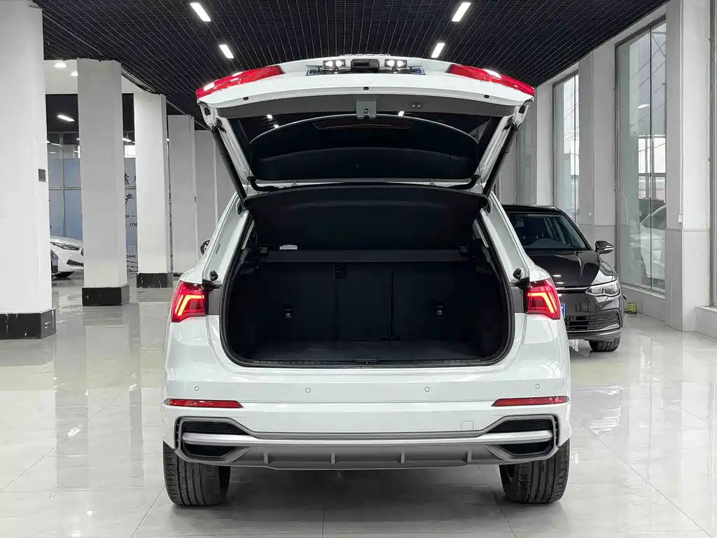 Audi Q3 — фото 17