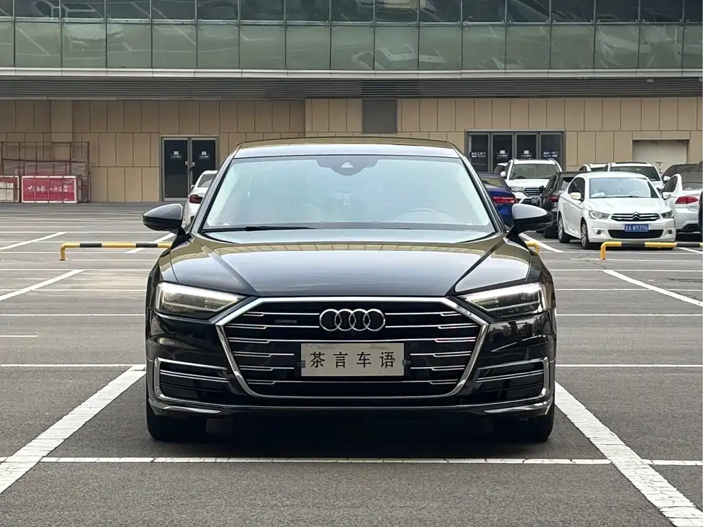 Audi A8 — фото 2