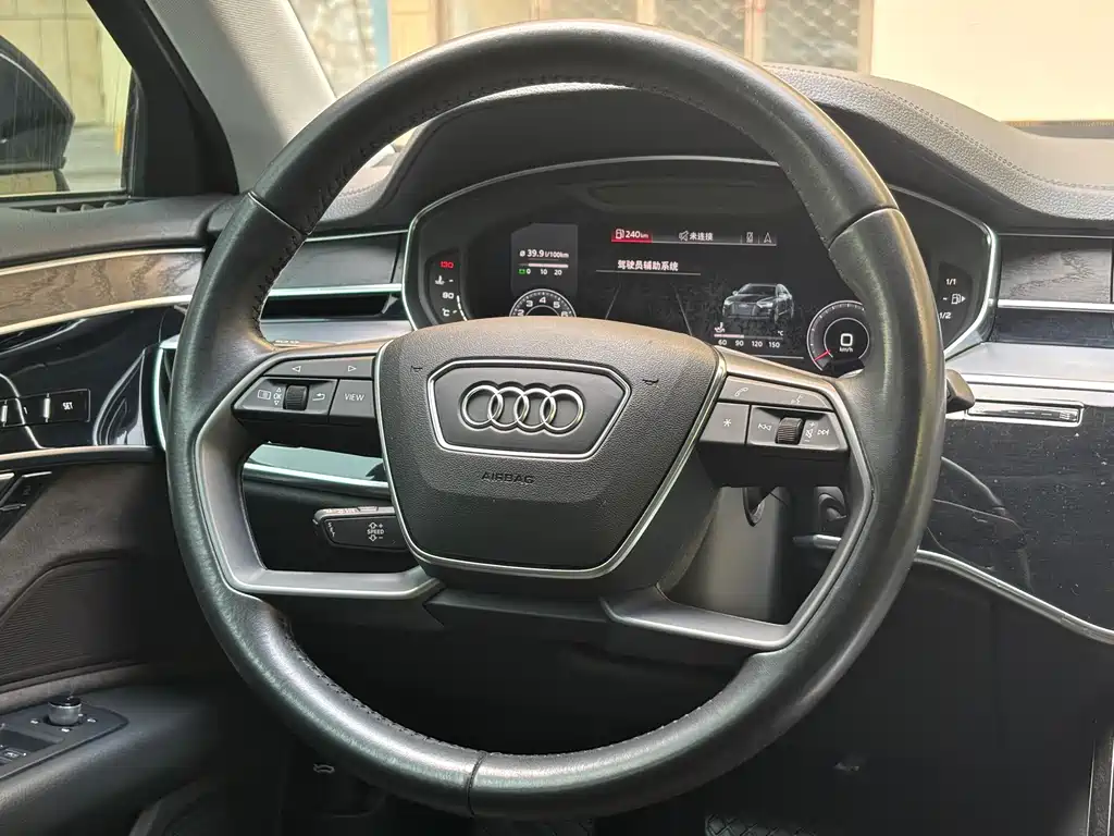 Audi A8 — фото 11