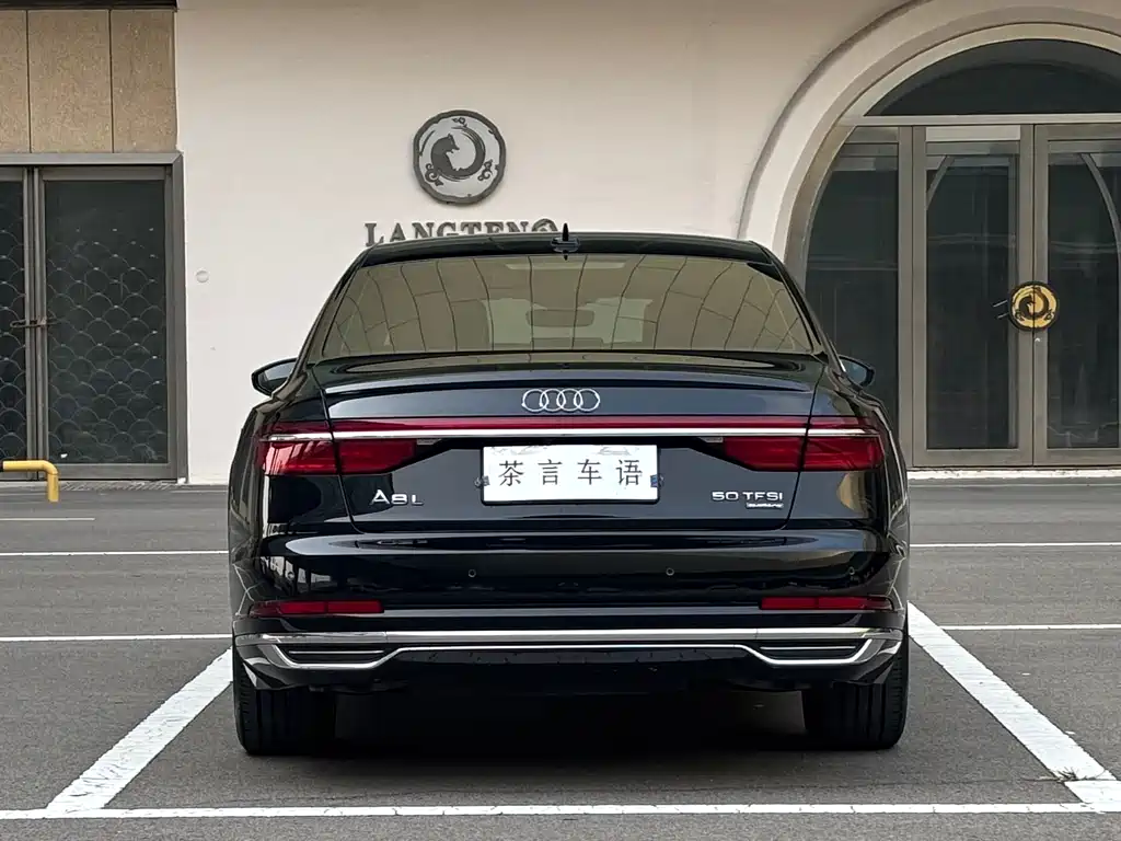 Audi A8 — фото 5