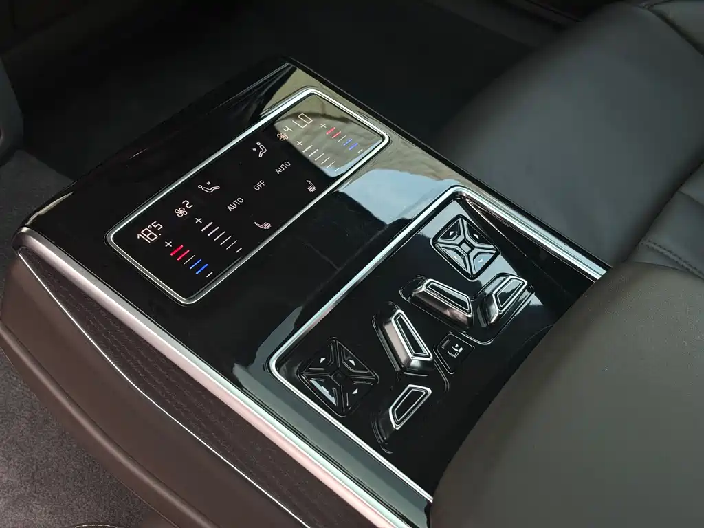 Audi A8 — фото 8